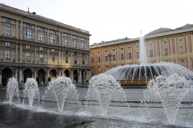 fontana di piazza De Ferrari e zampilli laterali