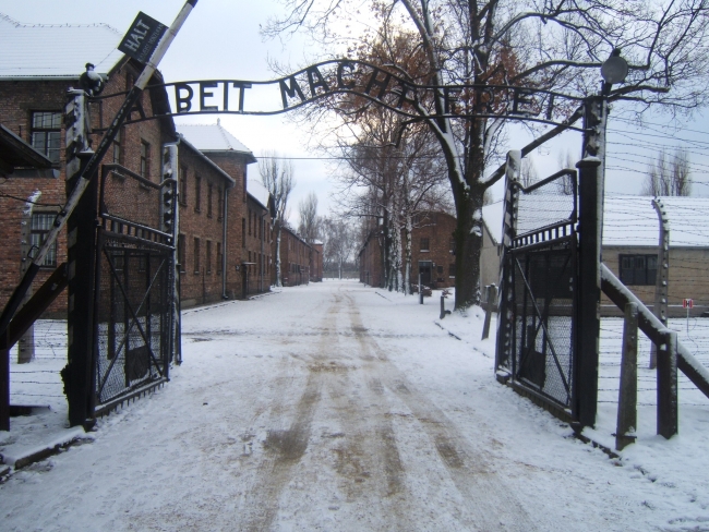 l'ingresso del campo di concentramento di Auschwitz