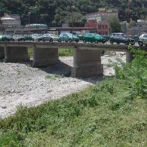 ponte Bezzecca, pile in alveo