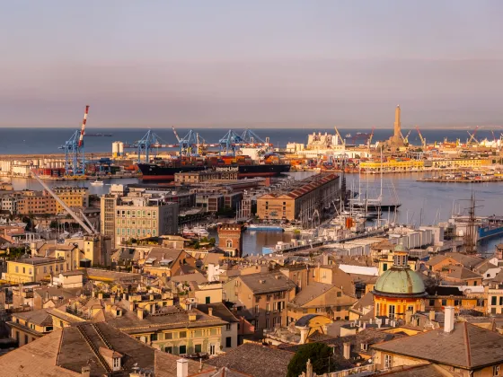 veduta porto antico e lanterna da castelletto