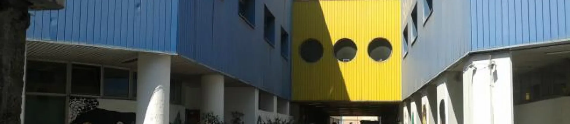 cortile del centro civico buranello
